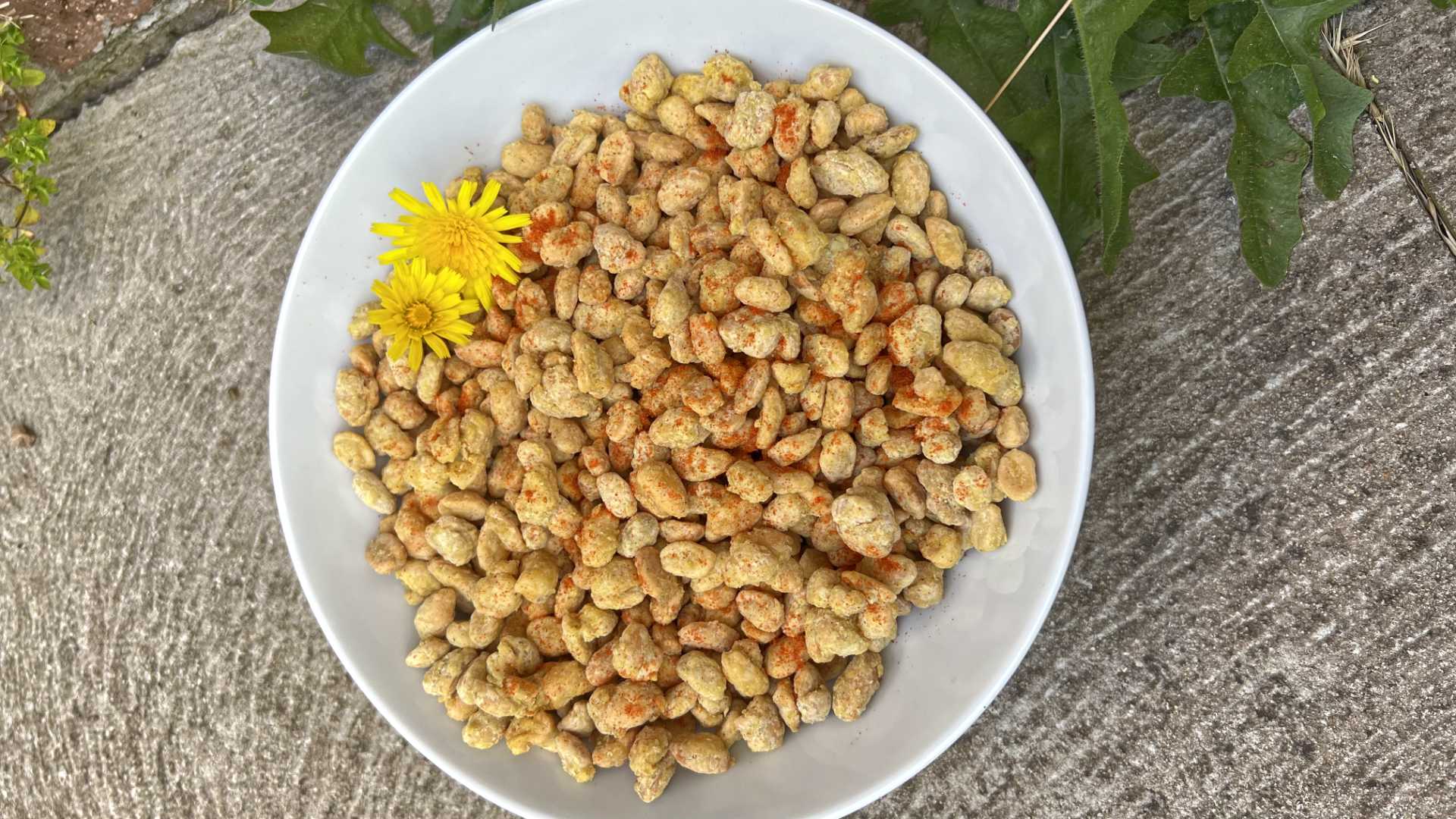 Crispy and Tasty Fried Peanuts