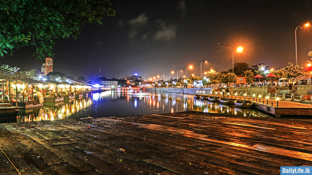 Floating Market is a great place to hang around, have dinner and buy some groceries.