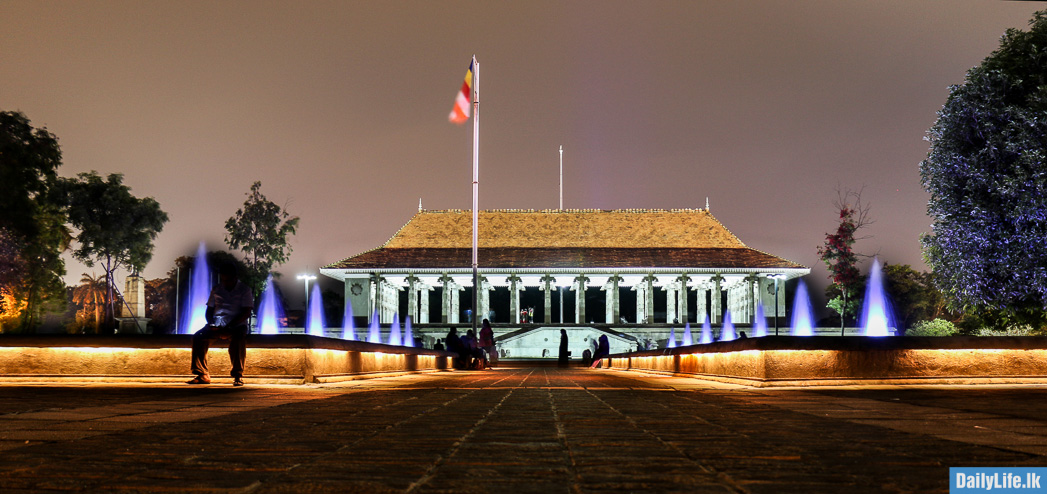 Independence Memorial Hall garden is a nice place to have a chat, some jogging & cycling with friends & family.